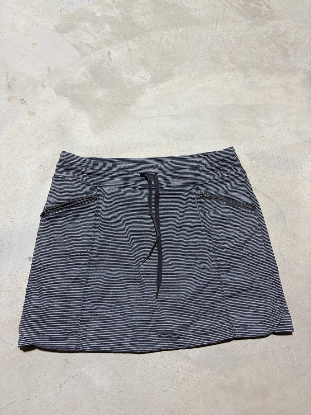 Athleta Striped Drawstring athletic skort medium